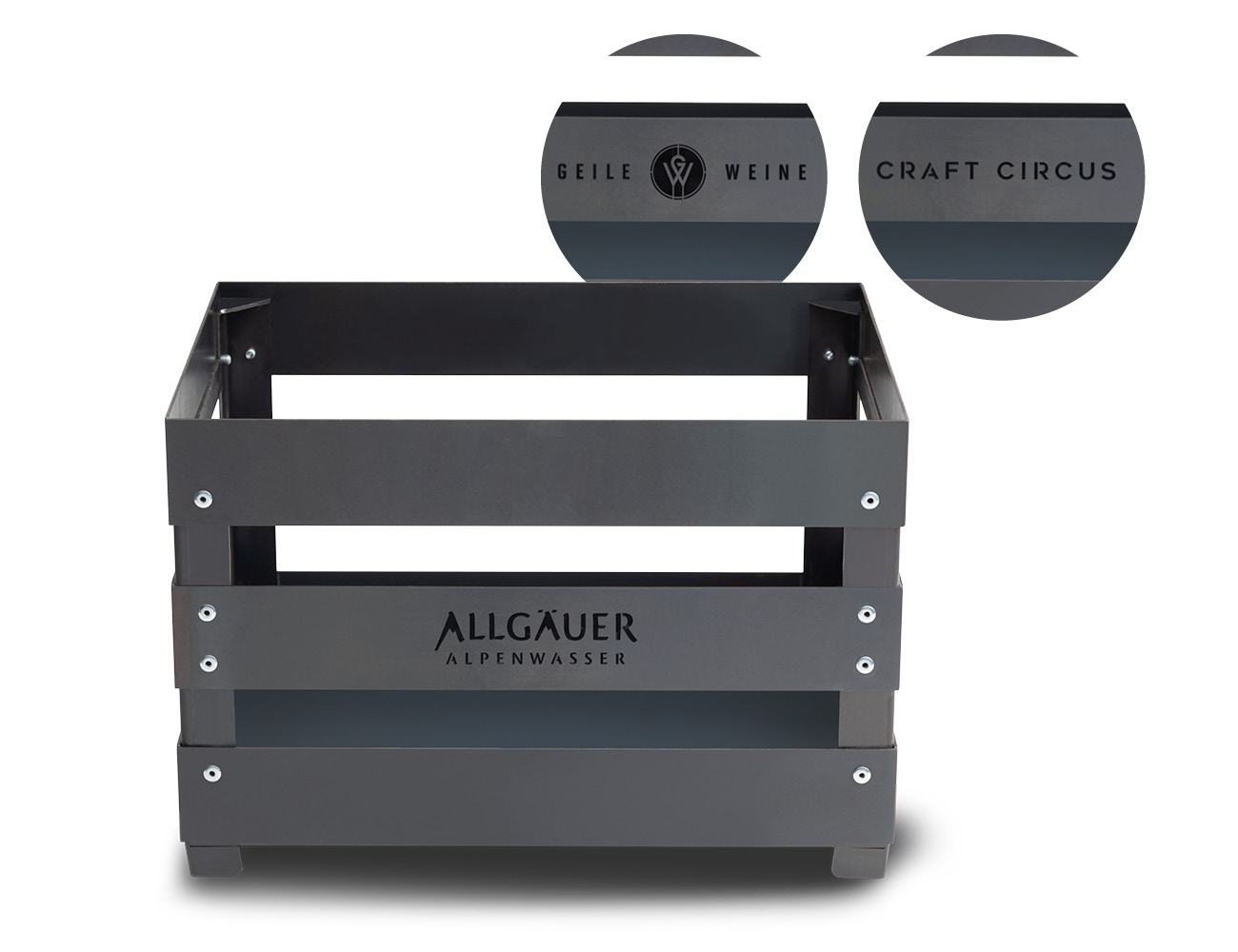 Cette image montre l'allume-feu Allurer, un appareil portable et polyvalent qui peut être utilisé à toutes fins, avec le brasero logo CRATE.