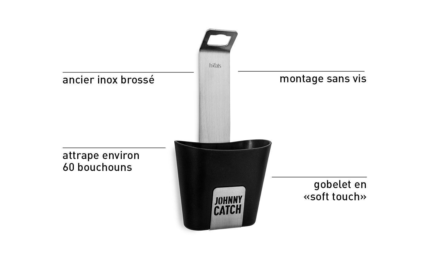 Une image montrant une photo en noir et blanc d'une pelle, avec la tasse JOHNNY CATCH.