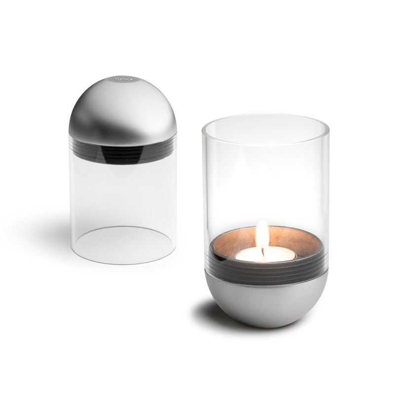 The photo presents a candle and a glass container, with the LOGO GRAVITY CANDLE M90 Lantern.