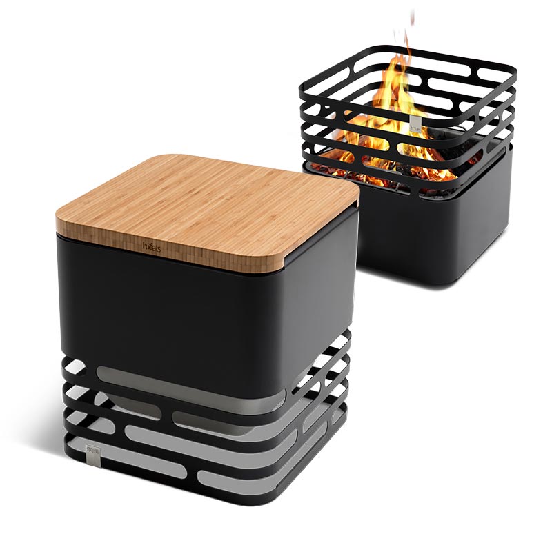 CUBE Flip Set noir Un Grille en acier noir avec une Plancha en bois sur le dessus sur fond blanc, le CUBE Flip Set