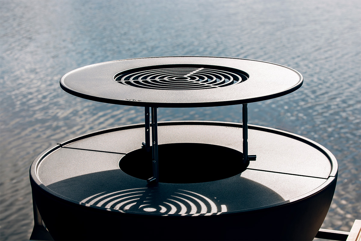 BOWL 70 Anneau Chauffant Illustré ici est une table ronde avec un plateau circulaire, avec l'anneau chauffant BOWL 70.