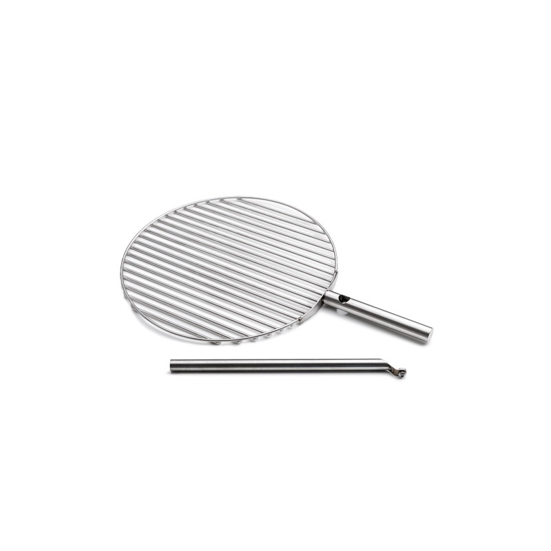 Erleben Sie einen Edelstahlgrillrost mit Griff und dem raffinierten Touch des Triple 65 BBQ Sets