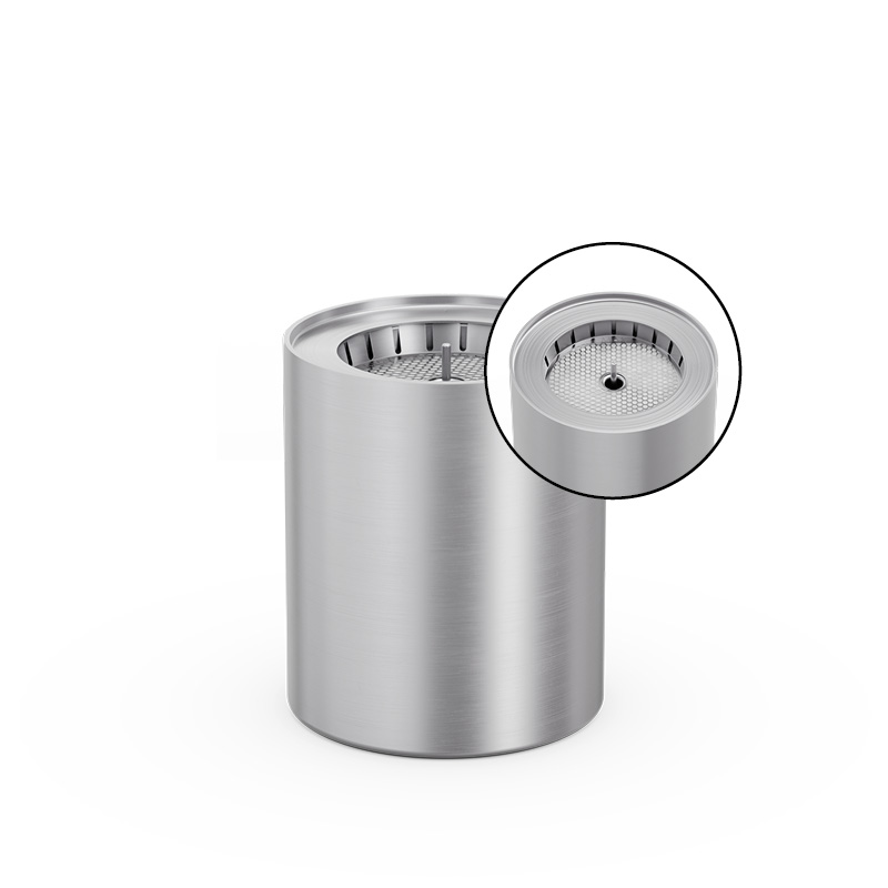 SPIN 1500 Bio-Burner Szene zeigt einen Edelstahlbehälter mit Deckel, in dem der 00632 Spin 1500 Bio-Brenner durch seine praktische Eleganz hervorsticht.