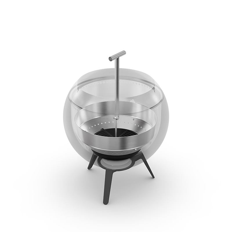 Un grand BOWL en métal avec une poignée en métal, enrichi par la présence du cendrier 00973 MOON 45 avec extension, qui allie design et utilité.