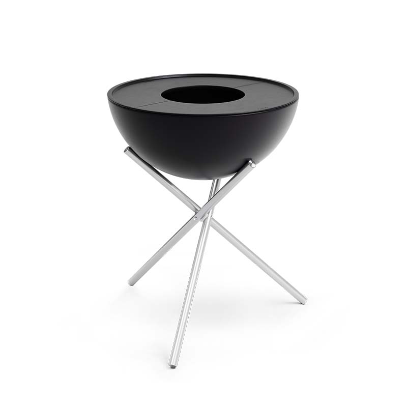 BOWL 57 Plancha The black bowl is on a metal stand, with the 00256 Bowl 57 Plancha adding a functional and elegant touch to the scene.