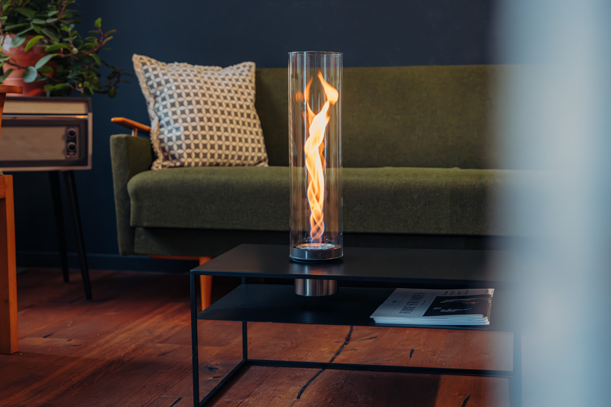 A green couch, enriched by the presence of the 00975 Spin Air 1200 Built-in, which merges design with utility.