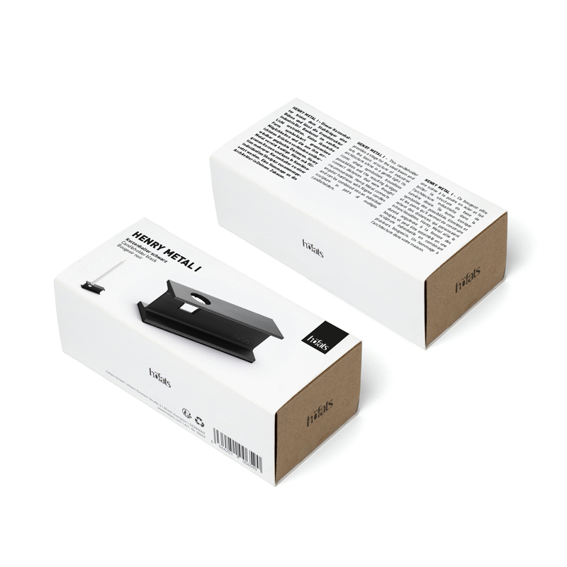 HENRY METAL I+II Kerzenhalter-Set schwarz Eine einladende Szene betont die Henry Metal I Verpackung und fügt sich nahtlos in ihre Umgebung ein.