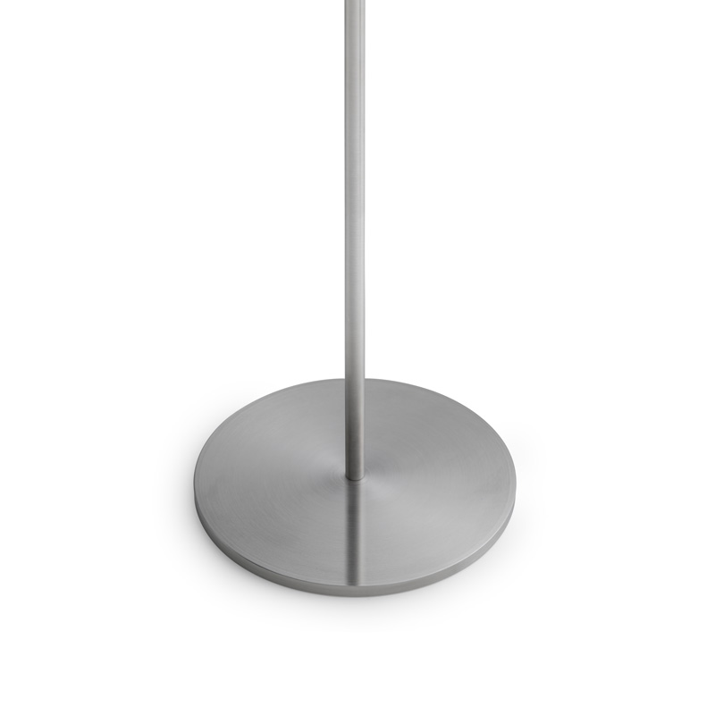 GRAVITY CANDLE Base Illustré est une table ronde avec un pied en métal, avec la base GRAVITY CANDLE.