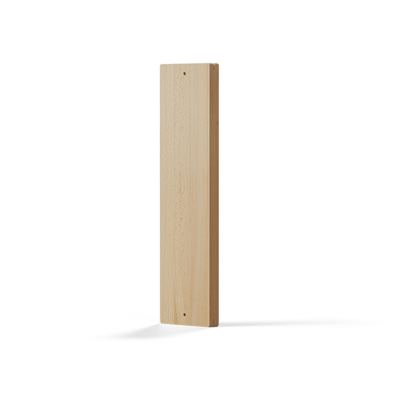 Planche à fumer de remplacement Une image montrant un poteau en bois avec un fond blanc, avec le remplacement de la Plancha de saumon grillé à la flamme.