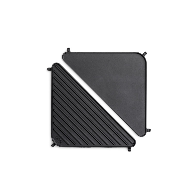 CUBE Plancha A view of a black and white square shaped object, with the CUBE Plancha.