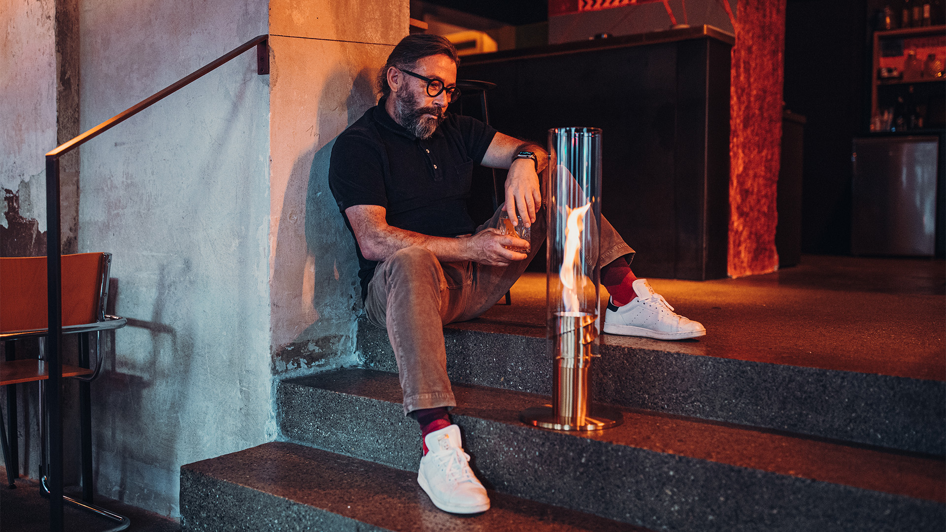 The Spin elevation silver is shown as a man sitting on a set of stairs, creating a stylish and accessible visual.