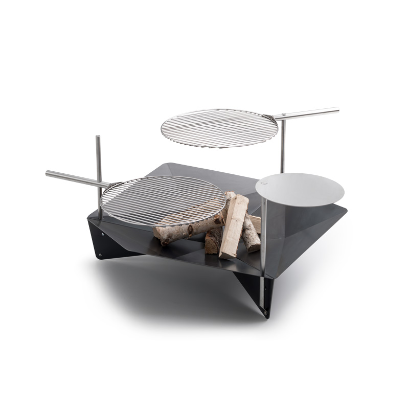 TRIPLE Table This image shows a barbecue grill with a grilling rack, with the TRIPLE Table.