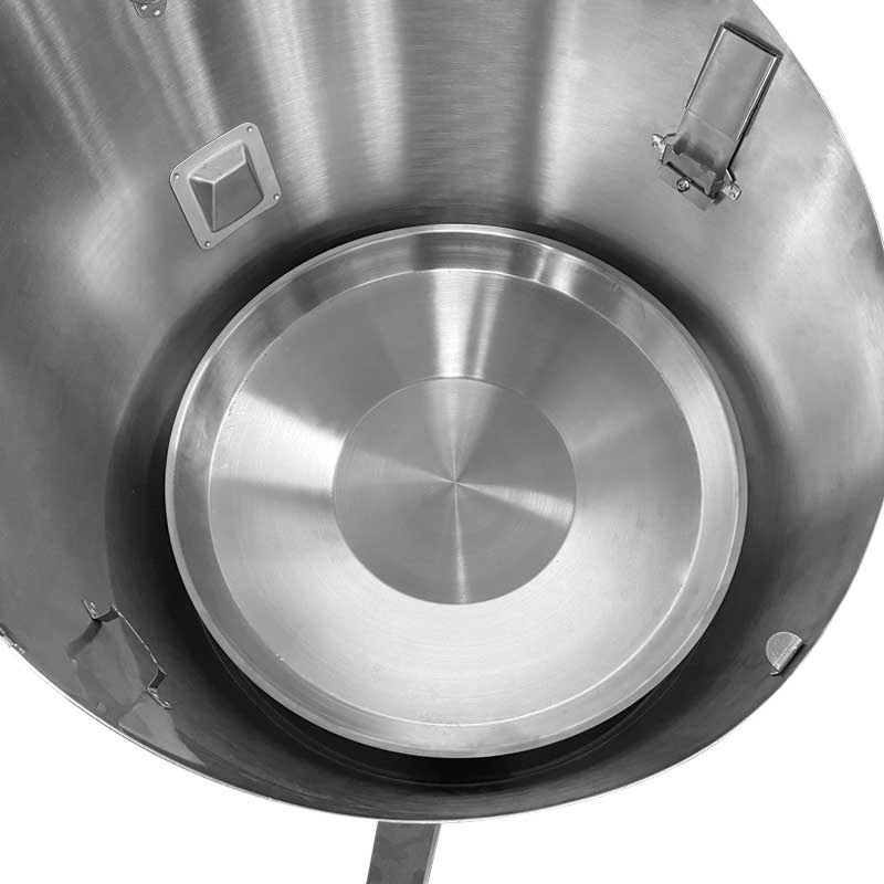 Ein Blick auf eine EdelstahlBowl mit einem Metallgriff, mit dem CONE Ascheschale.