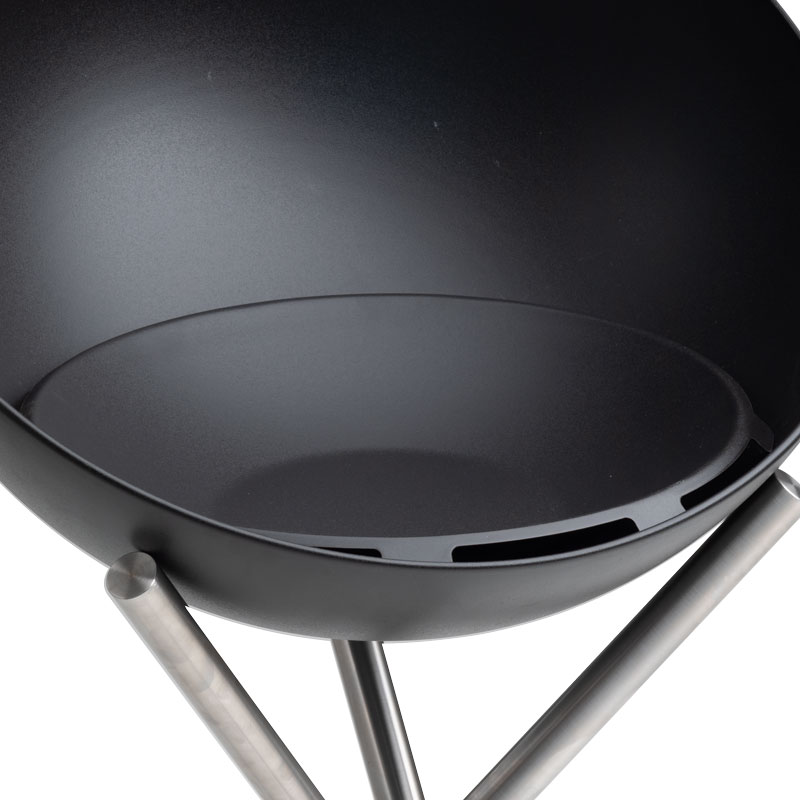 Eine Nahaufnahme der Bowl-Firebase, die das Innere mit dem Ascheschale zeigt, wobei der Bowl-Ascheschale eine funktionale und elegante Note zur Szene hinzufügt.