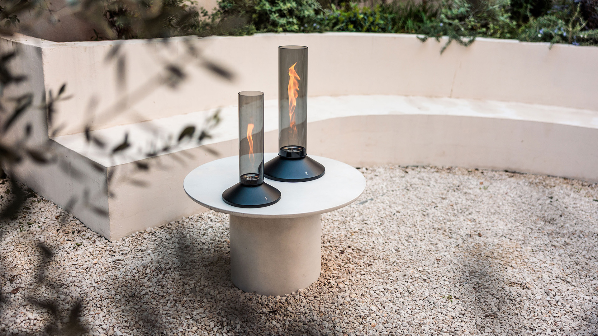 SPIN X in beiden Größen steht auf einem Wohnzimmertisch