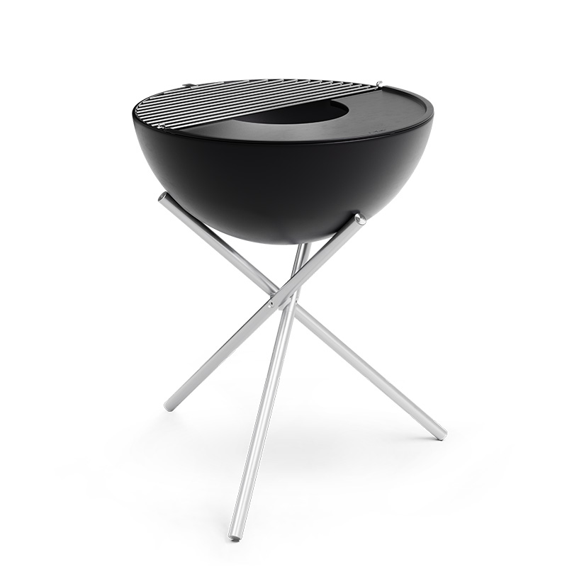 Une vue d'un barbecue avec un dessus de Grille noir, avec la Grille BOWL 70.