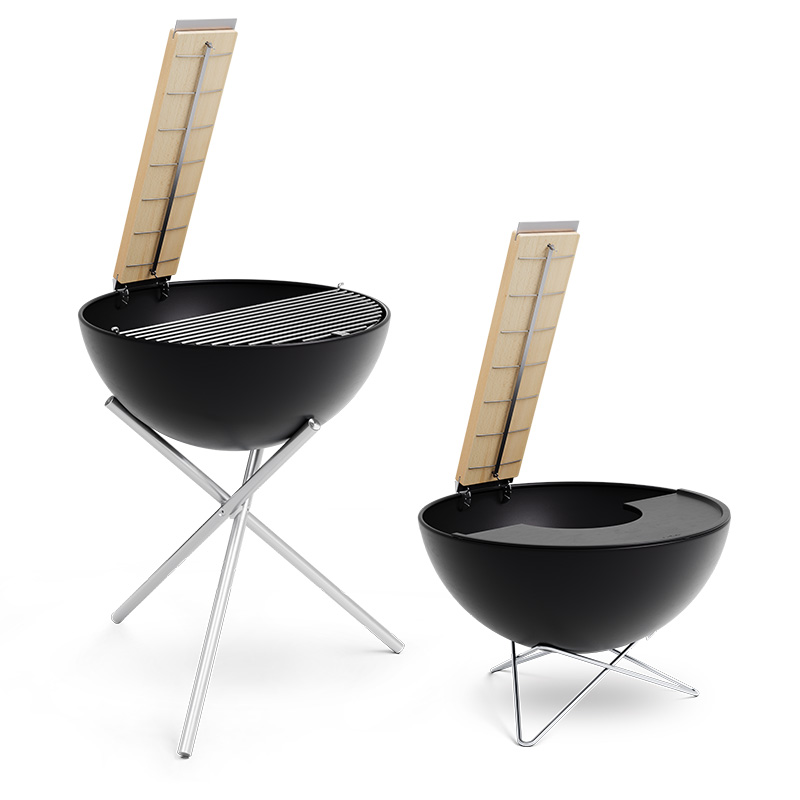 Zwei schwarze Bowln mit jeweils einem Metallständer, an dem das 00702 Flammlachs-Brett befestigt ist.