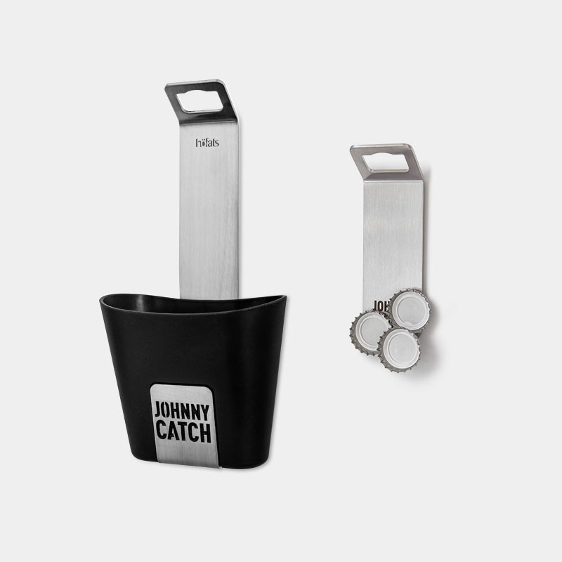 Cette image montre un porte-clés noir et blanc avec un porte-clés, avec la tasse JOHNNY CATCH.