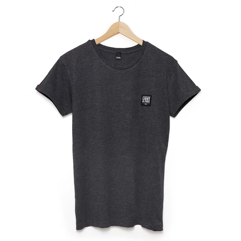 SHIRT hommes gris M Cette image montre un t-shirt noir avec un logo blanc sur le devant, avec l'inscription SHIRT Men gris S.