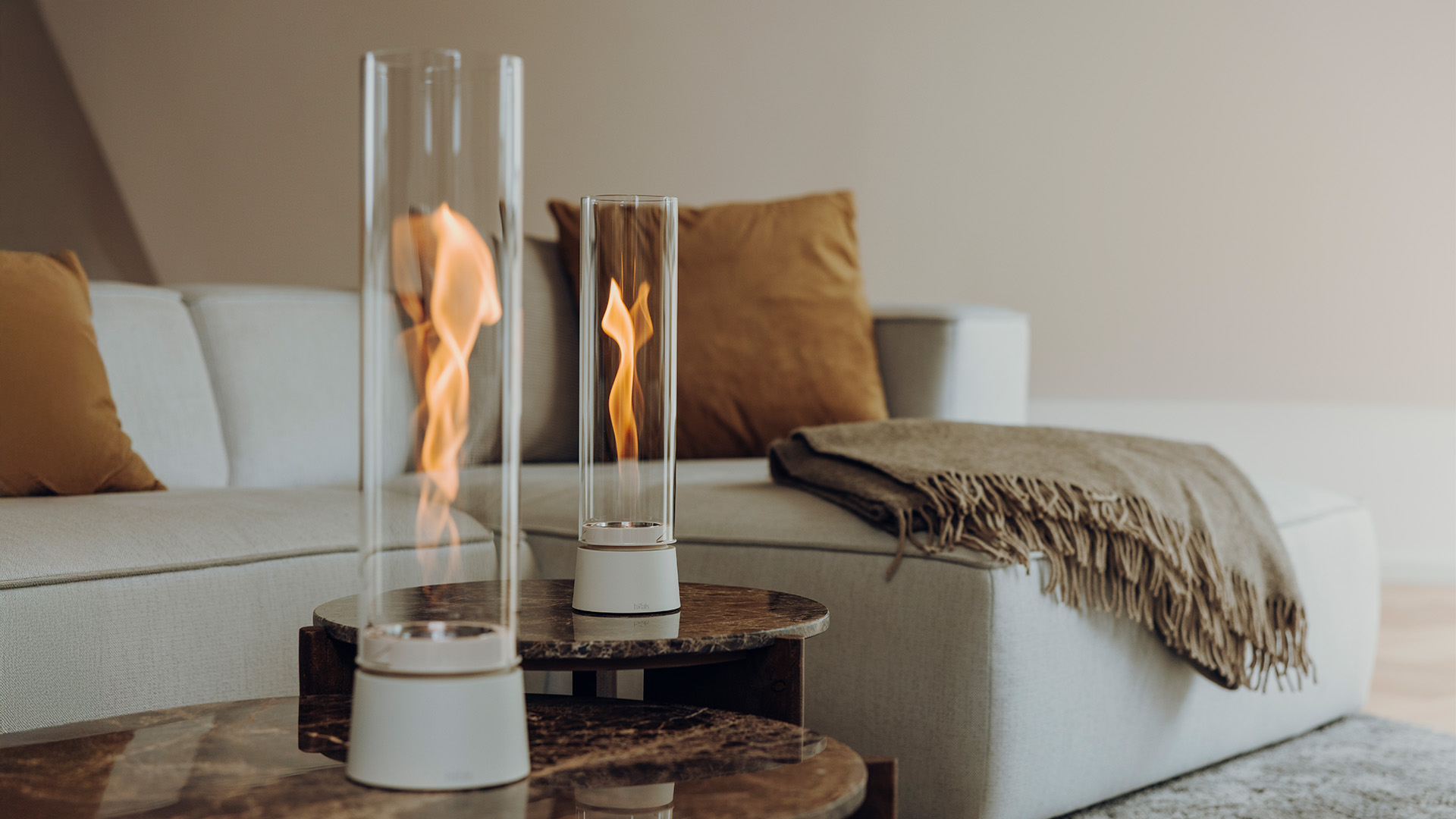 SPIN air auf einem Couchtisch.