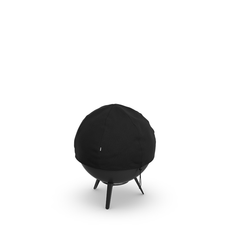 Eine Darstellung eines MOON 45 Feuerkorbs, mit der 00815 Moon 45 Abdeckung als zentralem und zweckmäßigem Element.