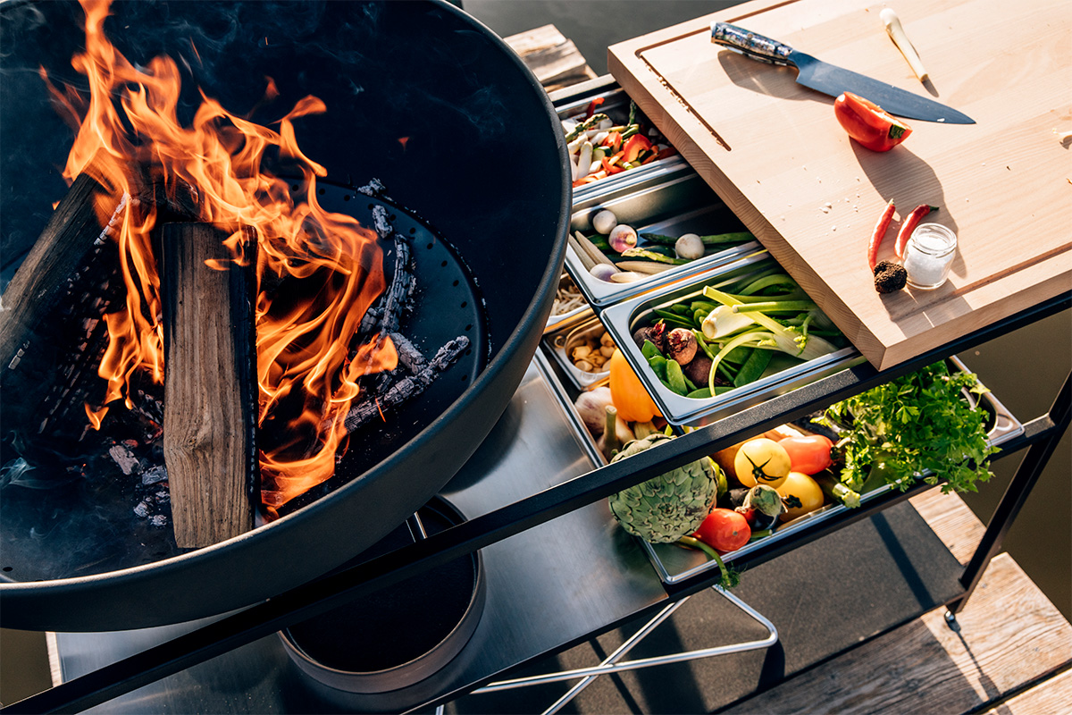 FIRE KITCHEN Stainless Steel Container Set (5 pcs) The 00764 FIRE KITCHEN Stainless Steel Container Set (5 pcs) is shown as a large pot of food on a table, creating a stylish and accessible visual.