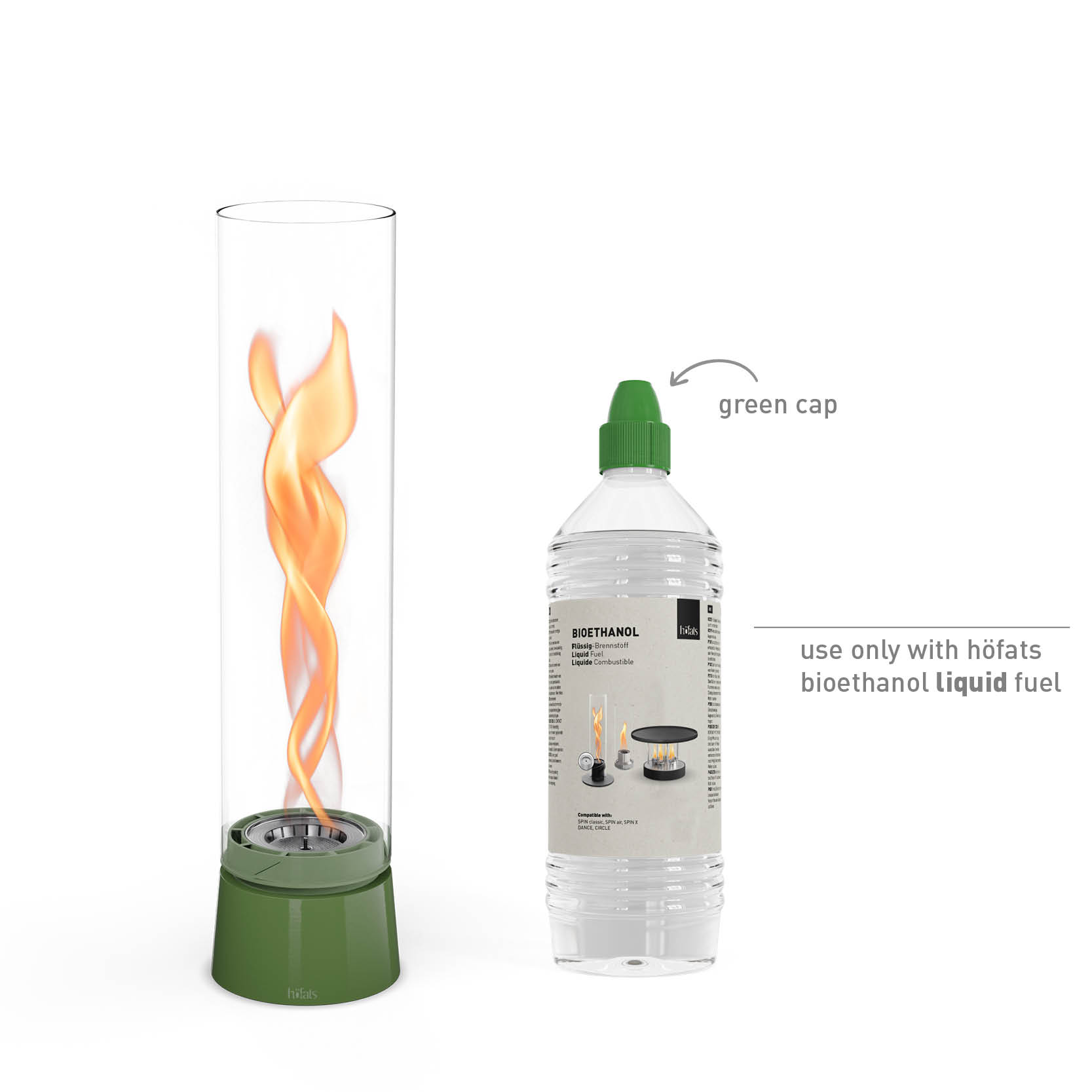 SPIN air 1200 Cheminée de Table émail vert Une bouteille de liquide bioéthanol et un feu dans un SPIN Feu de Table à côté du 00819 SPIN air 1200 Feu de Table émaillé vert complètent le moment avec leur design réfléchi.