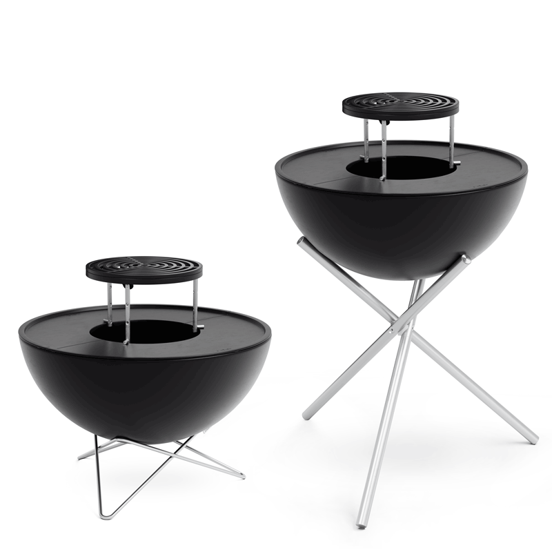 Ein Blick auf zwei schwarze Grills mit einem Rost oben drauf, mit dem BOWL 70 Sear Grate.